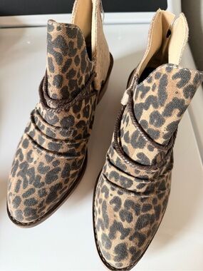Leopard Print Ankle Booties in Beige/Brown